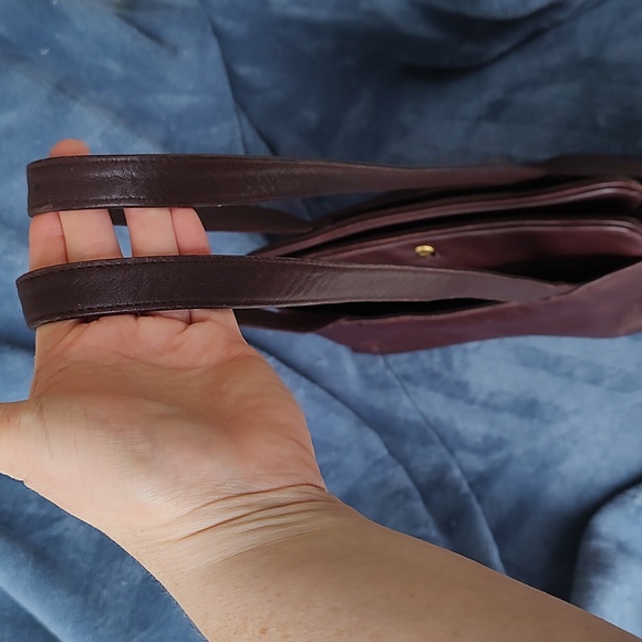 Vintage Etienne Aigner dark brown leather shoulder bag. EUC Preloved - Picture 15 of 16